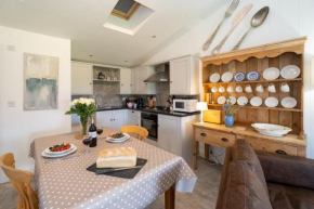 East Green Farm Cottage - Studio Barn